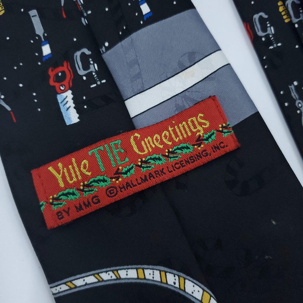 Hallmark Yule Tie Greetings Santa's Workshop Tie - Picture 6 of 7